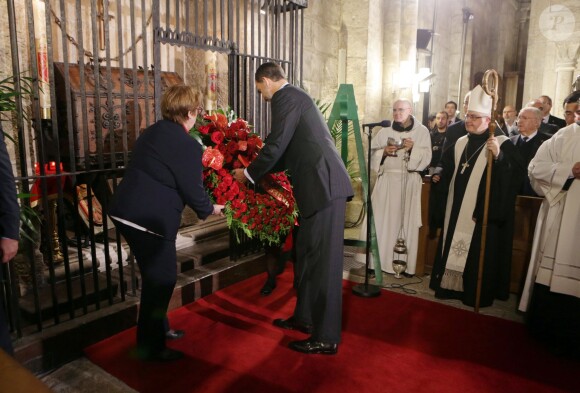 Le roi Felipe VI et la reine Letizia d'Espagne, en Felipe Varela, remettaient le 10 juin 2015 au monastère San Salvador de Leyre, en Navarre, le prix Prince de Viana de la Culture.