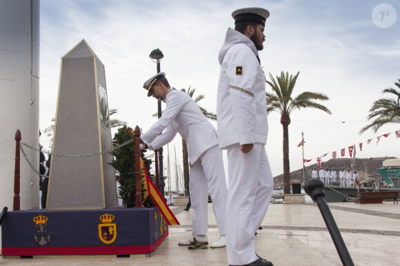 Le roi Felipe VI d'Espagne assiste à une cérémonie en l'honneur du centenaire de la création de la flotte sous-marine à Carthagène le 11 juin 2015.