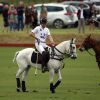 Le prince William et le prince Harry disputaient un match caritatif au Beaufort Polo Club le 14 juin 2015 lors du Festival of Polo.