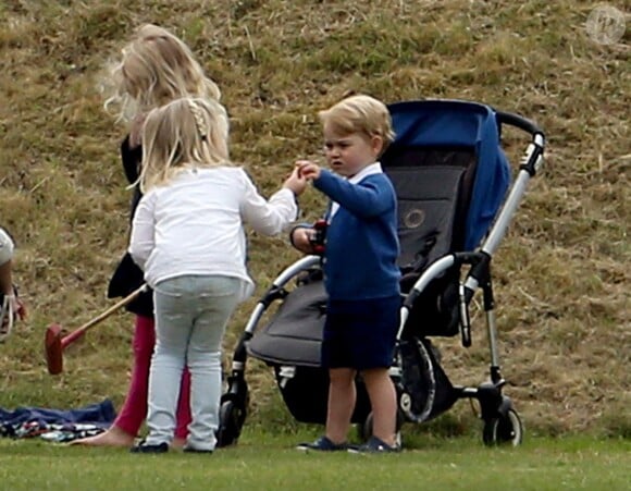 Le prince George de Cambridge se fait une copine au Beaufort Polo Club le 14 juin 2015 lors du Festival of Polo !