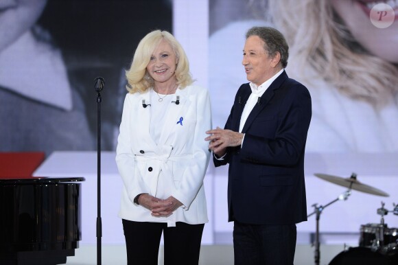Michèle Torr et Michel Drucker, lors de l'enregistrement de l'émission Vivement Dimanche à Paris le 27 mai 2015 (diffusion le dimanche 21 juin 2015 sur France 2).