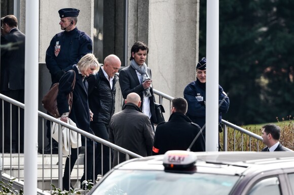 Anne-Flore Marxer, Alain Bernard, Philippe Candeloro quittent le Pavillon d'honneur de Roissy-Charles-de-Gaulle le 14 mars 2015 peu après leur arrivée d'Argentine où ils tournaient Dropped.