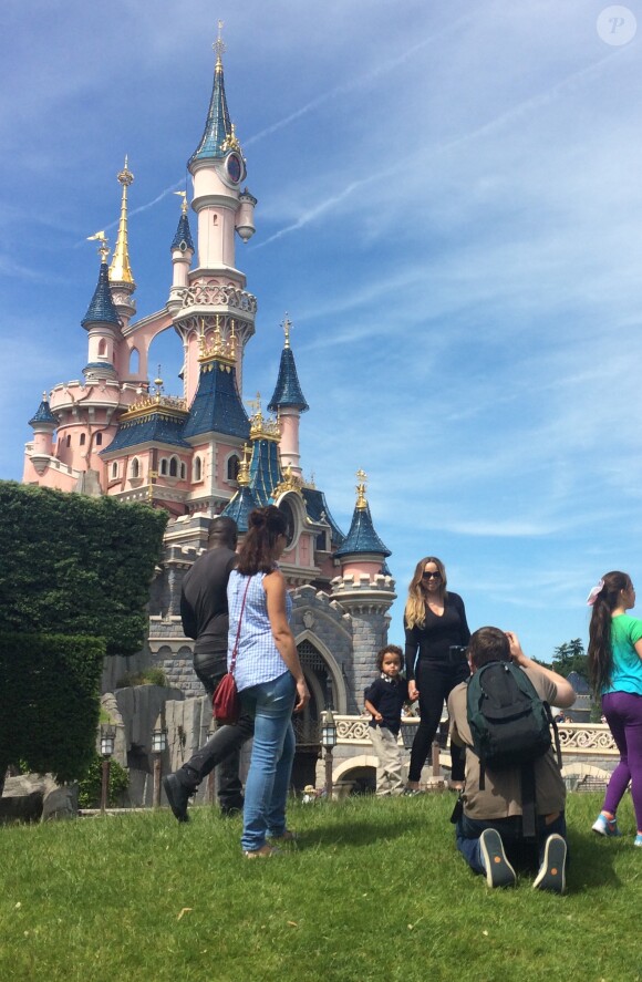 Exclusif - La popstar Mariah Carey et ses enfants Moroccan et Monroe à Disnelyland Paris le 7 juin 2015.