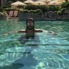 Thomas Vergara profite du soleil dans une sompteuse piscine. Nabilla, de son côté, a posté une photo d'elle en bikini, à Monaco. Les deux amants s'y sont peut-être retrouvés. Juin 2015.