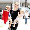 Kelly Rutherford et ses enfants Helena Grace Giersch et Hermés Gustaf Daniel Giersch dans les rues de Beverly Hills, le 26 juin 2010