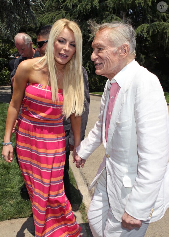 Hugh Hefner et son épouse Crystal Harris au Playboy Mansion à Holmby Hills (Los Angeles), le 9 mai 2013.