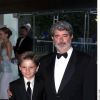 Jake Lloyd et George Lucas lors de la première de Star Wars : La menace fantôme, à Londres le 12 juillet 1999