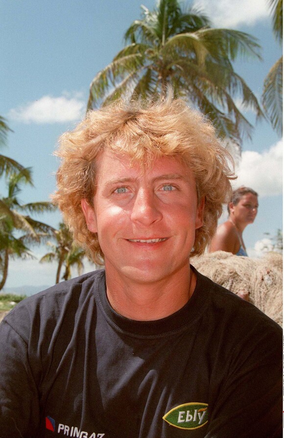 Laurent Bourgnon, vainqueur de la Route du Rhum à Point-à-Pitre en Guadeloupe, le 21 novembre 1998