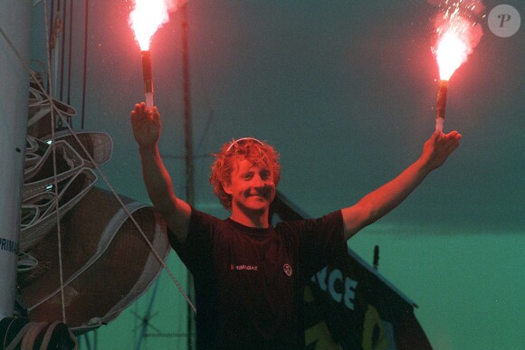 Laurent Bourgnon, vainqueur de la Route du Rhum, à Point-à-Pitre en Guadeloupe, le 21 novembre 1998