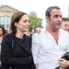 Exclu : Jean Dujardin et sa compagne Nathalie Péchalat à l'inauguration du cinéma communal Jean Dujardin à Lesparre-Médoc accompagné de ses parents le 27 juin 2015. Un jour spécial.