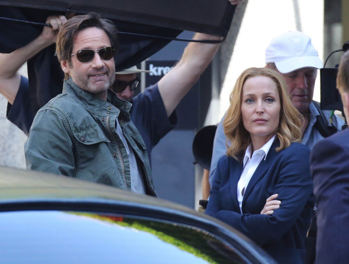 Photo Gillian Anderson et David Duchovny sur le tournage de "The XFiles" à Vancouver, le 9