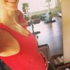Sandrine Corman enceinte de son deuxième enfant. La future maman dévoile son baby-bump. Mai-juin 2015.