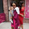 Les jumelles Tia et Tamera Mowry et le bébé de Tia à New York le 27 septembre 2011 
