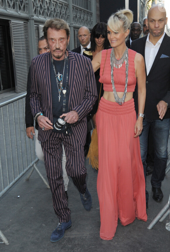 Johnny Hallyday et sa femme Laeticia Hallyday au défilé Saint Laurent Homme collection Printemps-Eté 2016 au Carreau du Temple lors de la Fashion Week à Paris, le 28 juin 2015.