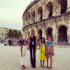 Laeticia Hallyday et ses filles, Jade et Joy, aux arènes de Nîmes, le 2 juillet 2015.