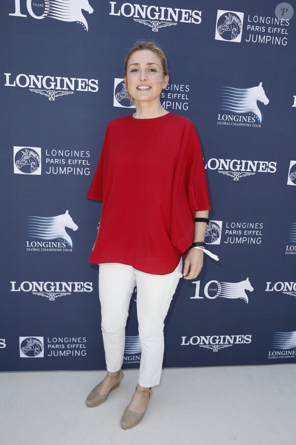 Exclusif - Julie Gayet, lors du premier jour du Longines Paris Eiffel Jumping au Champ-de-Mars à Paris, le 3 juillet 2015.