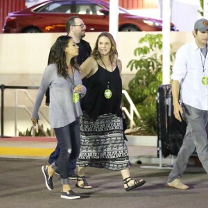 Ashton Kutcher et Mila Kunis se rendent au concert de U2, le 27 mai 2015 à Inglewood.