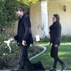 Ashton Kutcher et sa petite amie Mila Kunis promenent leurs chiens de bon matin a Los Angeles, le 13 janvier 2014. 