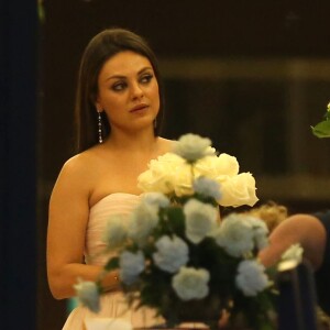Mila Kunis (enceinte?) assiste au mariage de son frere aine, Michael, avec la danseuse Alexandra Blacker en la cathedrale de Saint Peter a St Petersbourg en floride, le 7 decembre 2013 