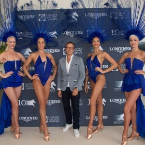 Exclusif - Prix Spécial - No Tabloïd - No Web No Blog - Hervé Duperret - Photocall avec les danseuses du Lido lors du Longines Paris Eiffel Jumping au Champ-de-Mars à Paris, le 5 juillet 2015.