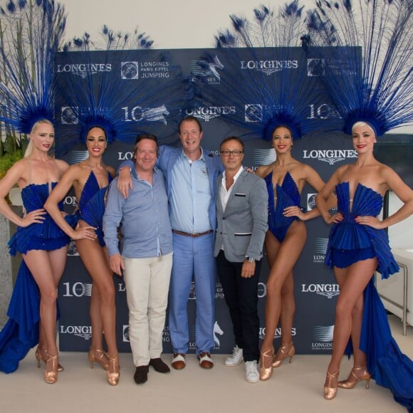 Exclusif - Prix Spécial - No Tabloïd - No Web No Blog - Hervé Duperret et Guest - Photocall avec les danseuses du Lido lors du Longines Paris Eiffel Jumping au Champ-de-Mars à Paris, le 5 juillet 2015.