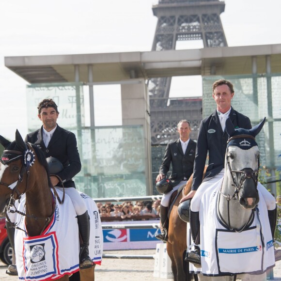 Karim Elzoghby sur Amelia, Ben Maher sur Cella et Patrice Delaveau sur Orient Express HDC - Les gagnants du prix de la Ville de Paris sont : Karim Elzoghby sur Amelia, Ben Maher sur Cella, Edwina Tops-Alexander sur Heidi du Ruisseau Z, Patrice Delaveau sur Orient Express HDC et Pénélope Leprevost sur Vagabond de la Pomme - Remise du prix de la ville de Paris lors du Longines Paris Eiffel Jumping au Champ-de-Mars à Paris, le 5 juillet 2015.