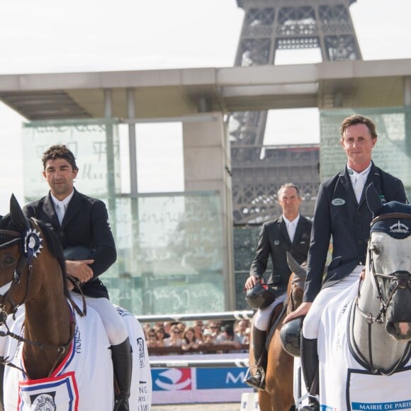 Karim Elzoghby sur Amelia, Ben Maher sur Cella et Patrice Delaveau sur Orient Express HDC - Les gagnants du prix de la Ville de Paris sont : Karim Elzoghby sur Amelia, Ben Maher sur Cella, Edwina Tops-Alexander sur Heidi du Ruisseau Z, Patrice Delaveau sur Orient Express HDC et Pénélope Leprevost sur Vagabond de la Pomme - Remise du prix de la ville de Paris lors du Longines Paris Eiffel Jumping au Champ-de-Mars à Paris, le 5 juillet 2015.