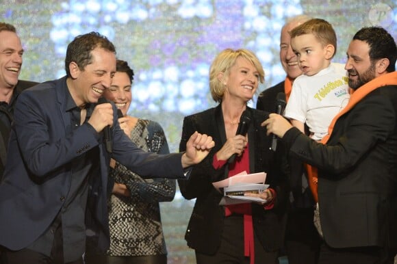 Gad Elmaleh, Sophie Davant et Cyril Hanouna - 28e Téléthon au Champ de Mars à Paris le 6 décembre 2014.
