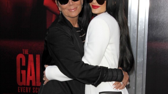 Kylie Jenner : Radieuse et complice avec sa mère pour ressusciter des fantômes