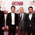  Peyton Reed, Paul Rudd, Michael Douglas et Michael Pena lors de l'avant-premi&egrave;re du film Ant-Man &agrave; Londres le 8 juillet 2015 