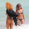 Claudia Jordan et son amie Aisha Thalia profitent d'un après-midi ensoleillé à Miami. Le 8 juillet 2015.