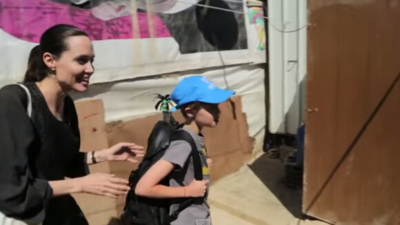 Angelina Jolie et sa fille Shiloh visitent un camp de réfugiés syriens en juin 2015.