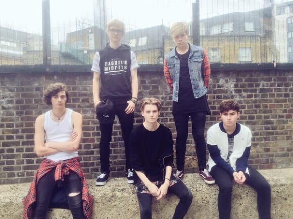 Les membres du groupe Rewind lors de leur séjour à Londres - Photo postée sur Twitter, juillet 2015