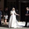 Nicky Hilton et son père Nicky Hilton quittent l'hôtel Claridges à Londres pour aller se marier au palais de Kensington avec James Rotschild le 10 juin 2015
