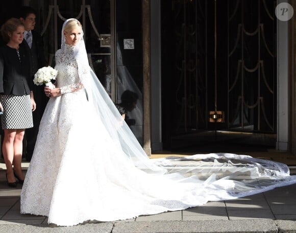 Nicky Hilton quitte l'hôtel Claridges à Londres pour aller se marier au palais de Kensington avec James Rotschild  le 10 juin 2015