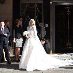 Nicky Hilton quitte l'hôtel Claridges à Londres pour aller se marier au palais de Kensington avec James Rotschild le 10 juin 2015