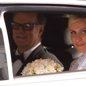 Nicky Hilton et son père Nicky Hilton quittent l'hôtel Claridges à Londres pour aller se marier au palais de Kensington avec James Rotschild  le 10 juin 2015