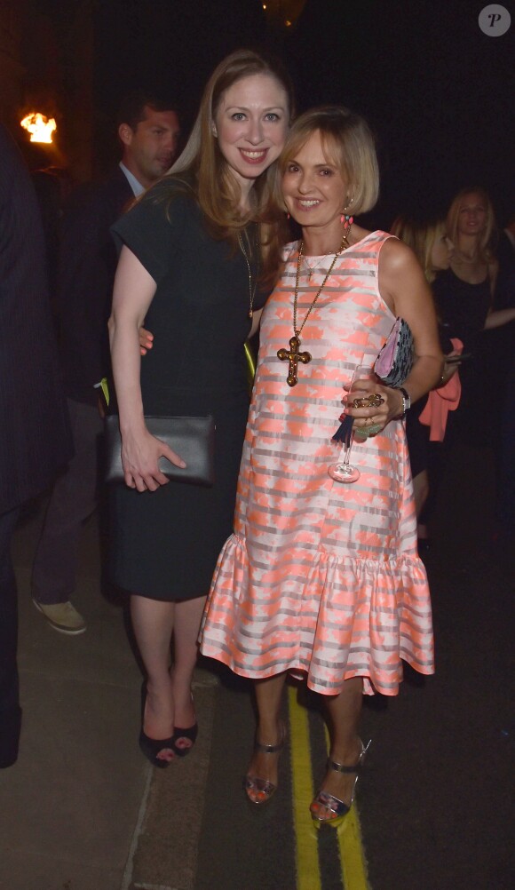 Chelsea Clinton et la comtesse Maya Von Schoenburg - Soirée de pré-mariage de Nicky Hilton et James Rothschild au manoir Spencer House à Londres. Le 9 juillet 2015  