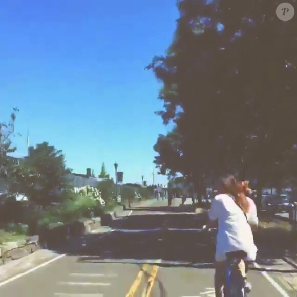 Pauline Ducruet en balade à vélo à New York, image d'une vidéo Instagram, juin 2015