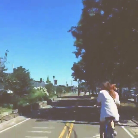 Pauline Ducruet en balade à vélo à New York, image d'une vidéo Instagram, juin 2015