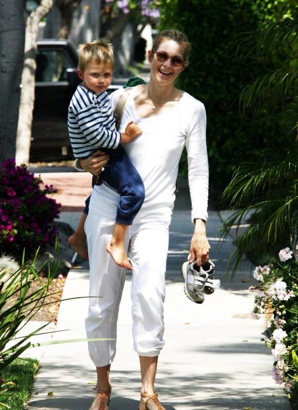 Kelly Rutherford avec son fils Hermés Gustaf Daniel Giersch à Beverly Hills, le 12 juin 2010