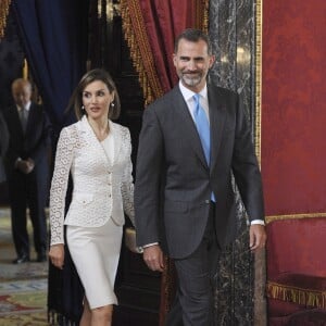 Le roi Felipe VI et la reine Letizia d'Espagne accueillaient le 13 juillet 2015 au palais de la Zarzuela, à Madrid, le président de la Roumanie Klaus Werner Iohannis et son épouse Carmen, en visite officielle.