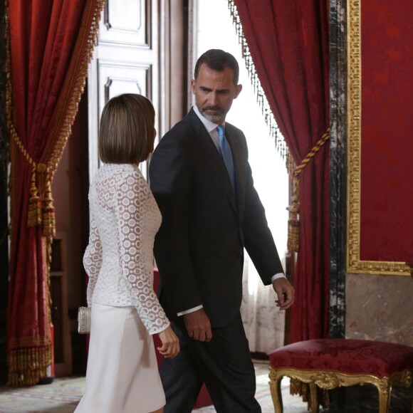Le roi Felipe VI et la reine Letizia d'Espagne accueillaient le 13 juillet 2015 au palais de la Zarzuela, à Madrid, le président de la Roumanie Klaus Werner Iohannis et son épouse Carmen, en visite officielle.