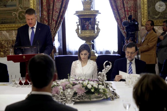 Le roi Felipe VI et la reine Letizia d'Espagne recevaient le 13 juillet 2015 au palais de la Zarzuela, à Madrid, le président de la Roumanie Klaus Werner Iohannis et son épouse Carmen, en visite officielle.