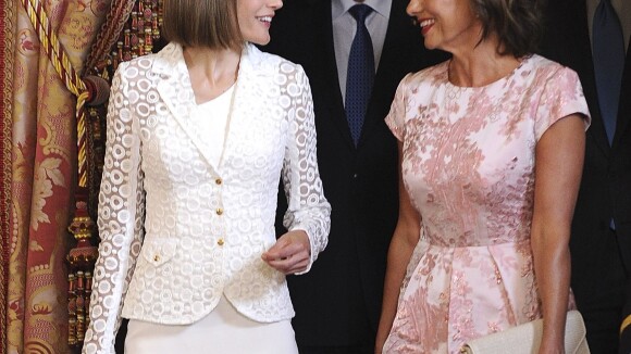 Le roi Felipe VI et la reine Letizia d'Espagne accueillaient le 13 juillet 2015 à Madrid le président de la Roumanie Klaus Werner Iohannis et son épouse Carmen, en visite officielle.