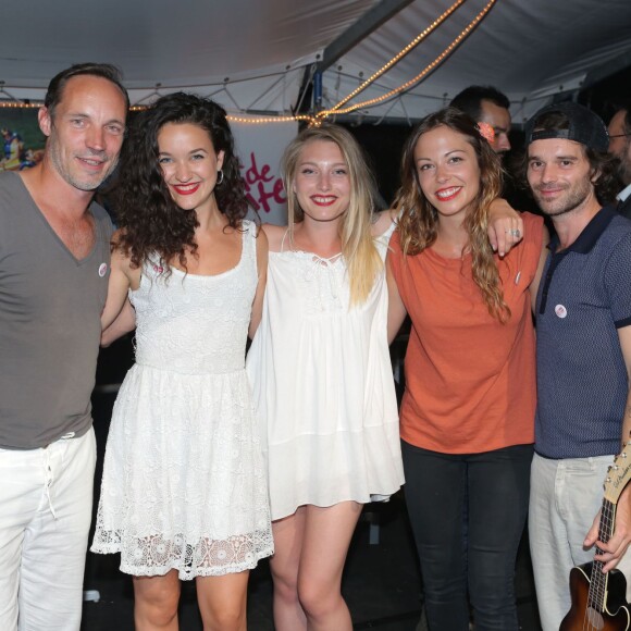Exclusif - Grégory Questel, Cynthia et Julia du groupe Dyare, Dounia Coesens, Julien Bravo - Festival "Tout le monde chante contre le cancer" à Villefranche-de-Rouergue, le 4 juillet 2015.