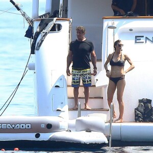 Sylvester Stallone, sa femme Jennifer Flavin et leurs filles Sophia, Sistine et Scarlet profitent de leurs vacances à bord de leur yacht dans le sud de la France, le 14 juillet 2015.