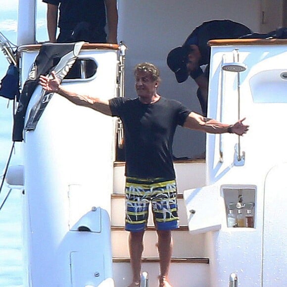 Sylvester Stallone, sa femme Jennifer Flavin et leurs filles Sophia, Sistine et Scarlet profitent de leurs vacances à bord de leur yacht dans le sud de la France, le 14 juillet 2015.