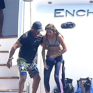 Sylvester Stallone, sa femme Jennifer Flavin et leurs filles Sophia, Sistine et Scarlet profitent de leurs vacances à bord de leur yacht dans le sud de la France, le 14 juillet 2015.