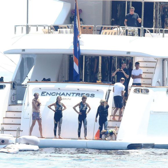 Sylvester Stallone, sa femme Jennifer Flavin et leurs filles Sophia, Sistine et Scarlet profitent de leurs vacances à bord de leur yacht dans le sud de la France, le 14 juillet 2015.